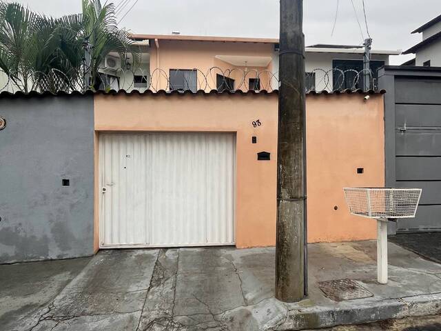 #32 - Casa para Venda em Contagem - MG